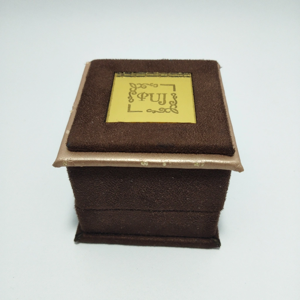 brown cream velvet engraved ring